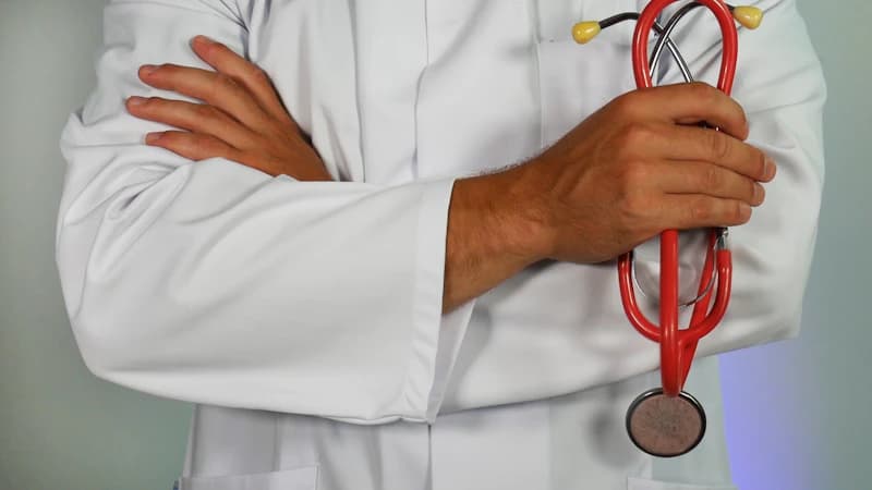 NEET aspirant studying biology daily for medical entrance